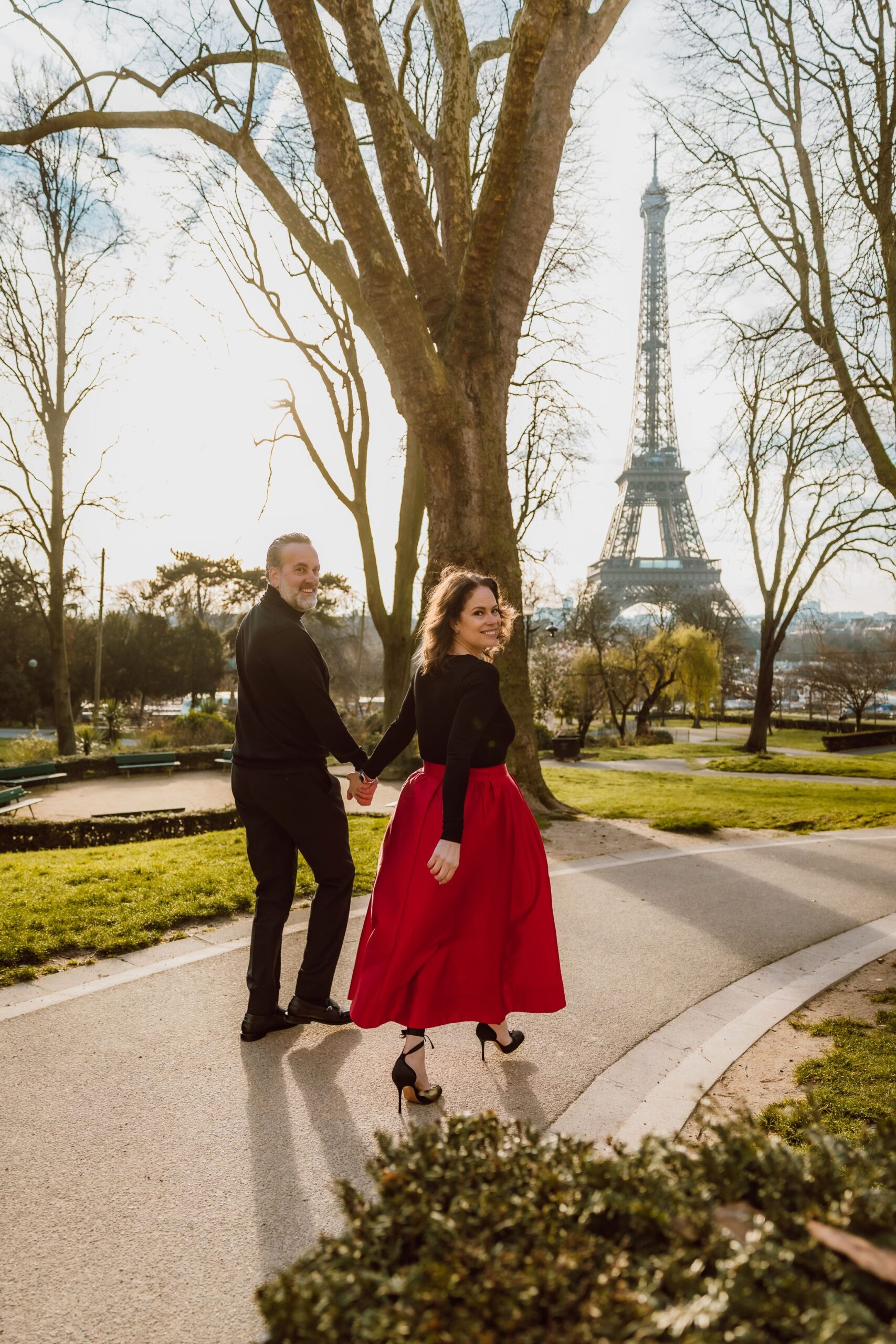 Elegant couple senior photoshoot Paris Trocadéro view