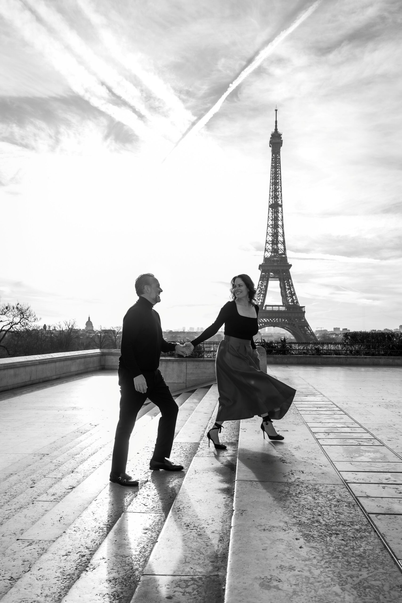 Romantic couple senior photoshoot Paris Trocadéro