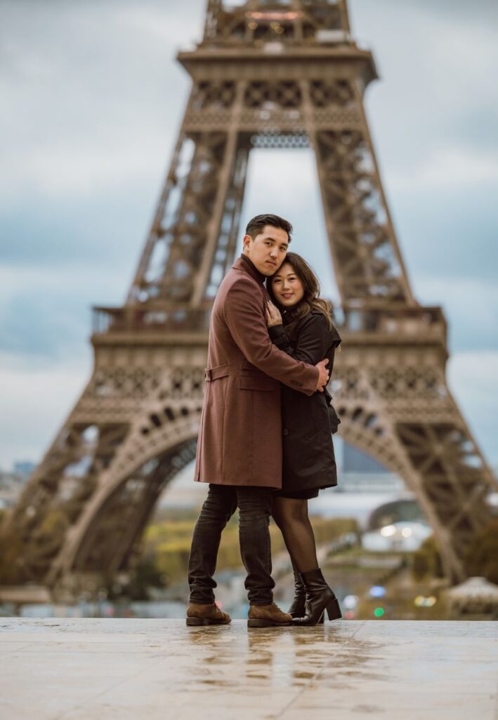 Stylish couple asian photoshoot Paris Trocadéro romantic atmosphere