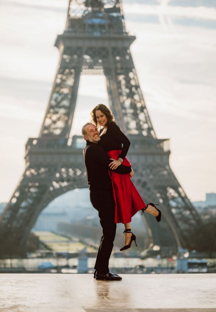 Romantic couple senior photoshoot Paris Trocadéro